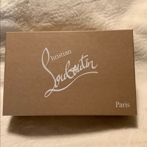 Christian Louboutin - Picture 7 of 9